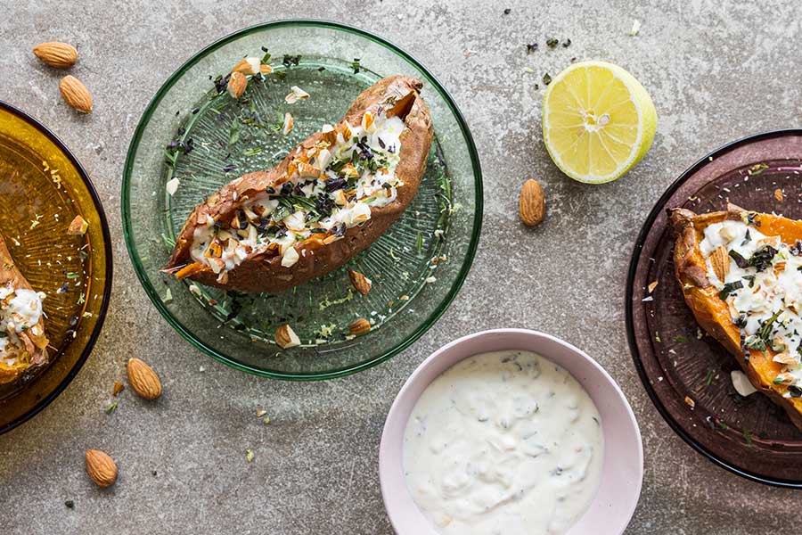 Süßkartoffel gebacken mit Mandelmusdip